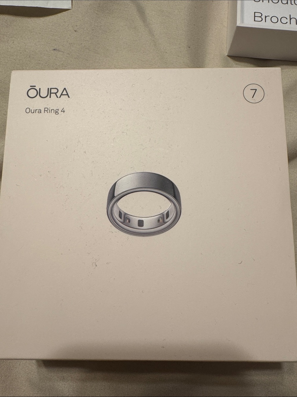 Oura Ring 4 w/ charger